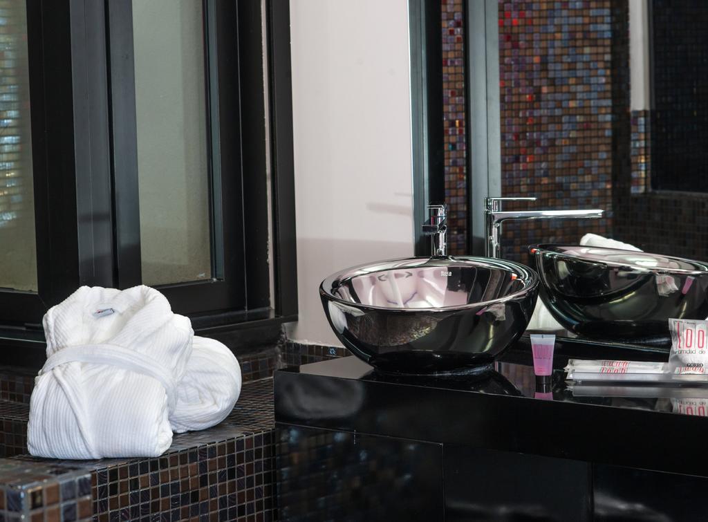 Hotel Loob Madrid (Adults Only) Torrejon de Ardoz Exterior photo